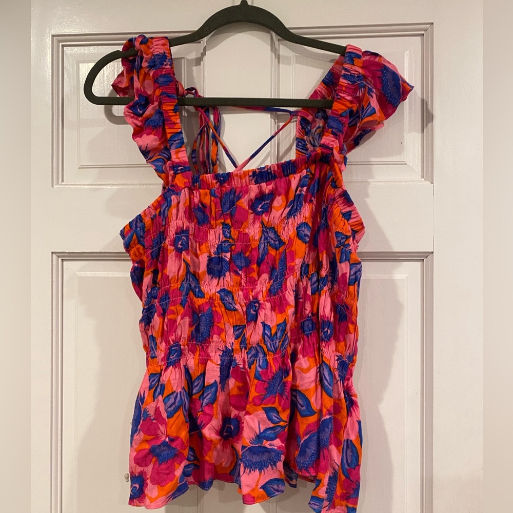 Floral ruffle sleeve top size M but runs big